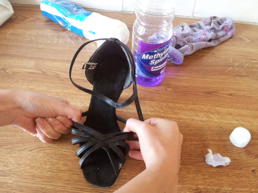 Как быстро растянуть тесную обувь из замши в домашних условиях
