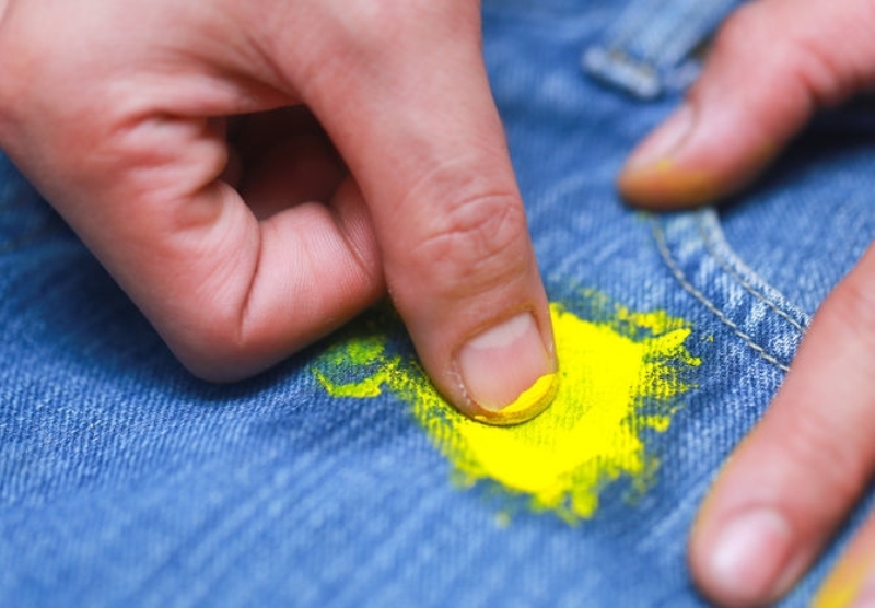 Как отстирать масляную краску с одежды: джинсов, брюк, куртки