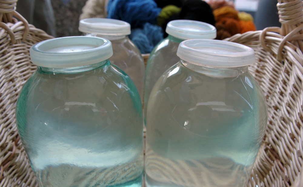 Сколько хранится березовый сок в холодильнике, в домашних условиях, без кипячения, в бутылках
