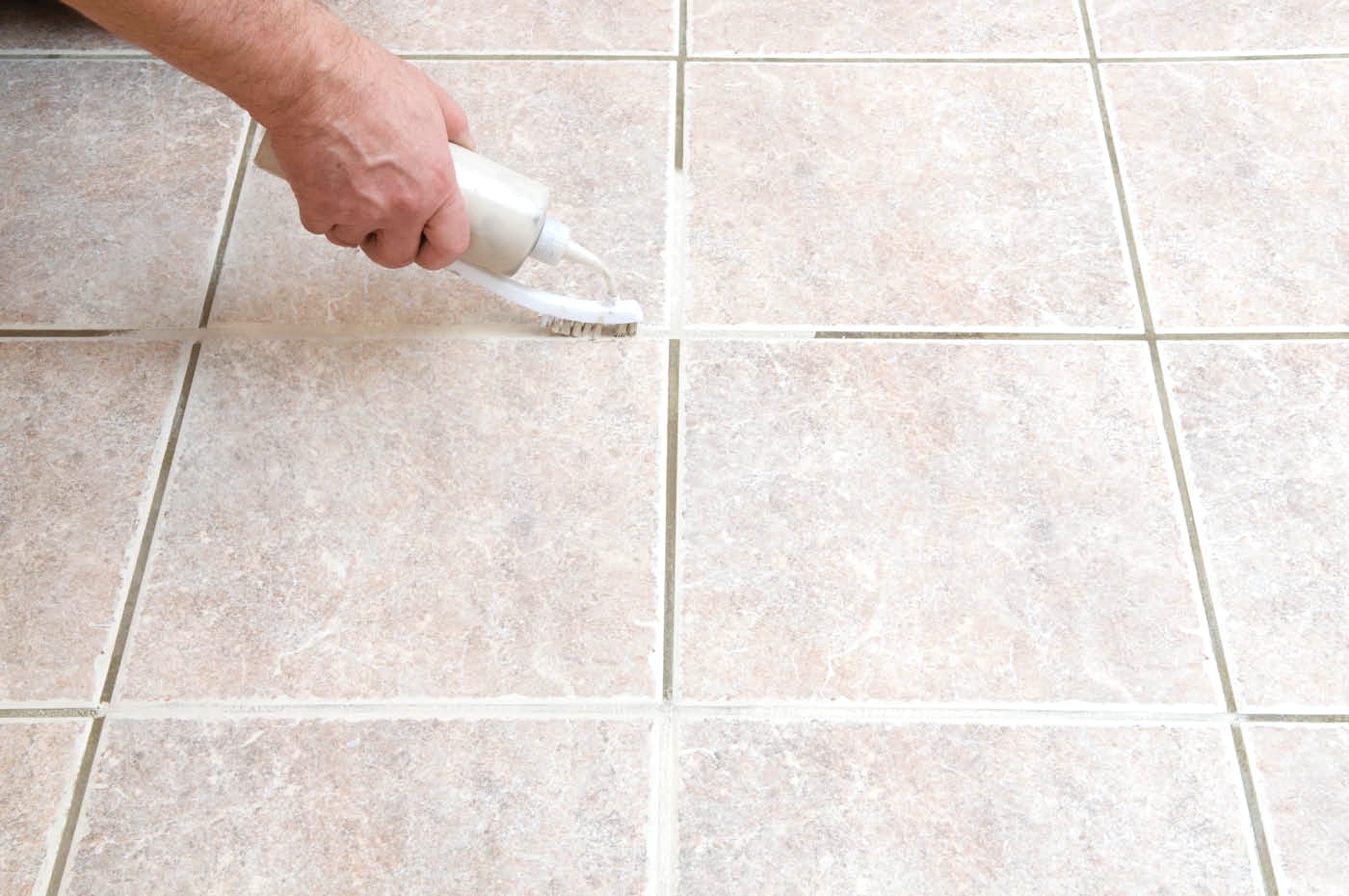 Как и чем можно помыть плитку на полу, чтобы она блестела Как почистить швы между плитками и отмыть ее после ремонта