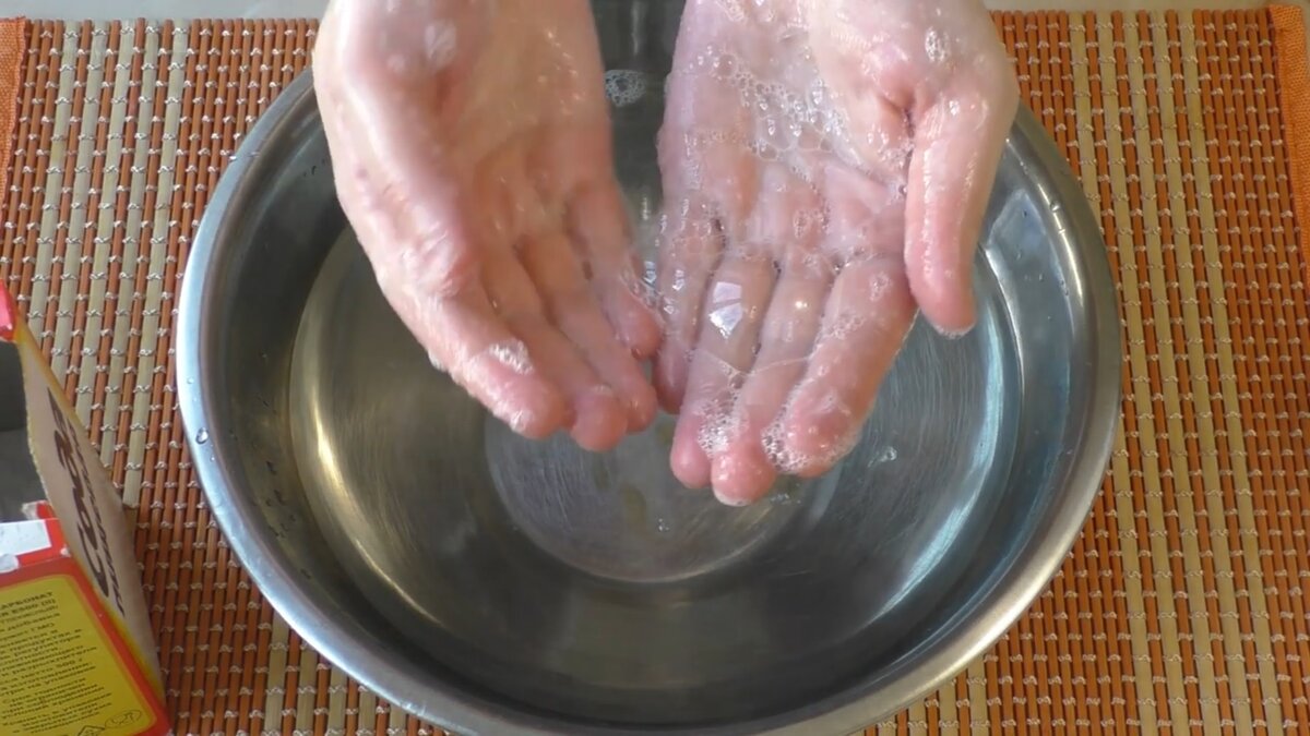 Как отмыть руки от краски, зеленки, рыбы и других трудно смываемых продуктов и запахов