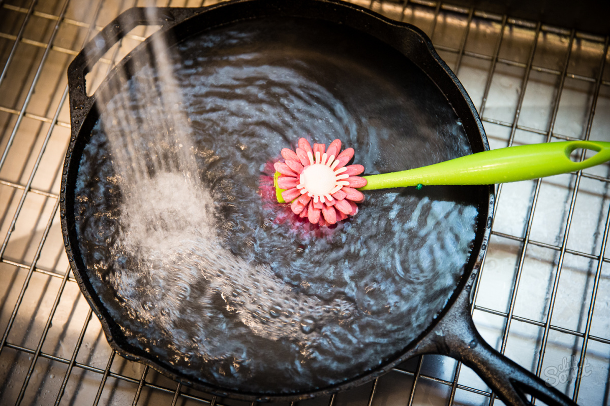 Как прокалить новую чугунную сковороду, чтобы она не пригорала Нужно ли прокаливать алюминиевые сковороды и как это правильно делать