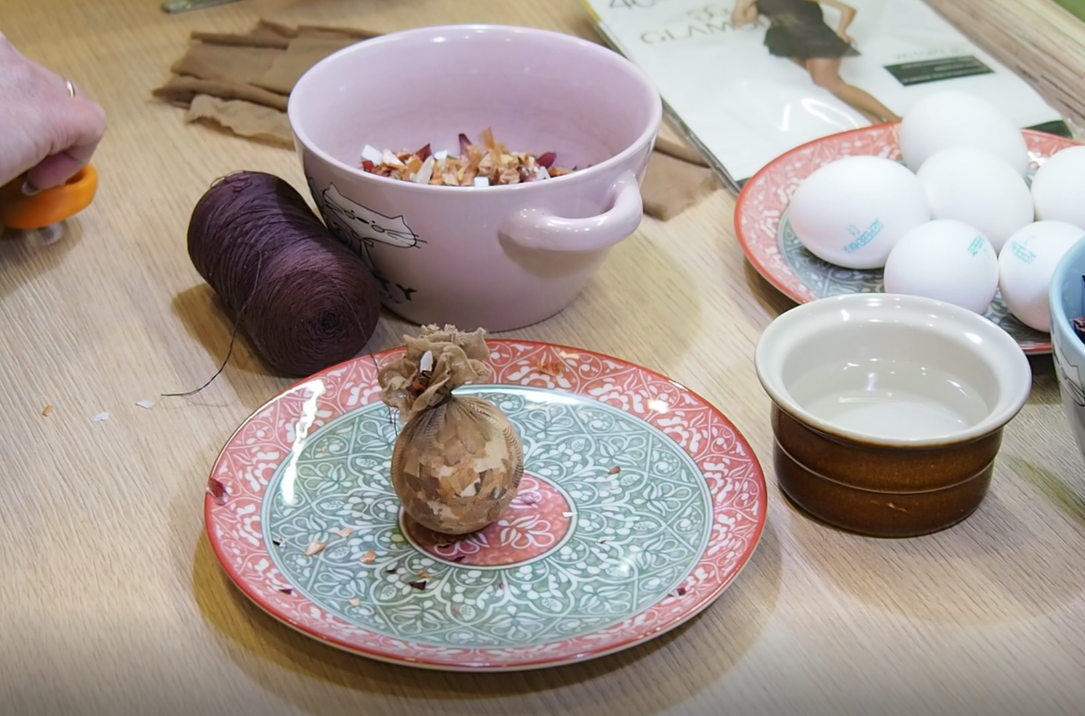 Как покрасить яйца на пасху чаем каркаде