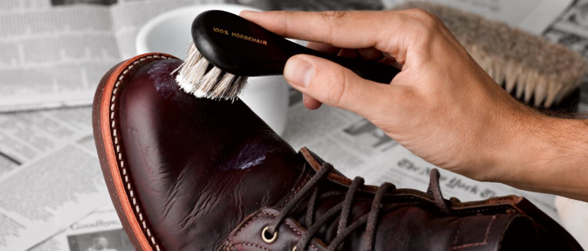 Как убрать черные полосы на обуви из разного материала: 10 лучших средств