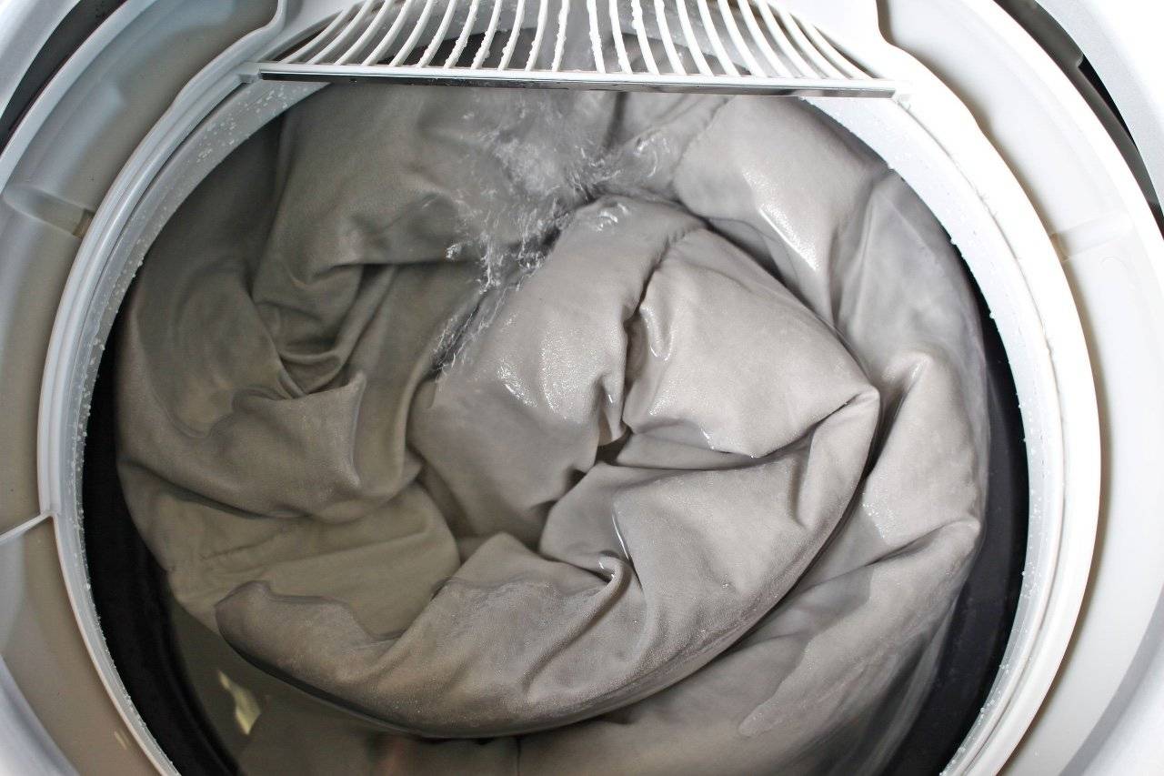 Стирка одеяла из шерсти: как стирать в стиральной машине и вручную, при какой температуре