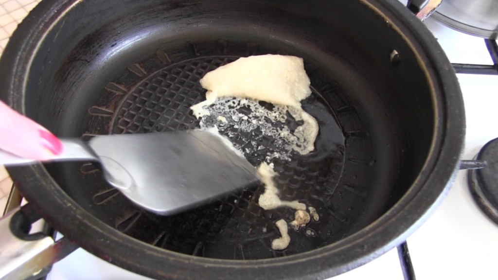 Что нужно делать, чтобы сковорода с керамическим покрытием или из алюминия не пригоралаЧто предпринять, если сковороды пригорают