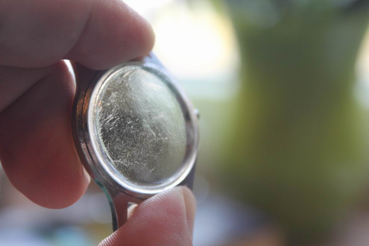 Как отполировать стекло на часах: способы для царапин разной глубины