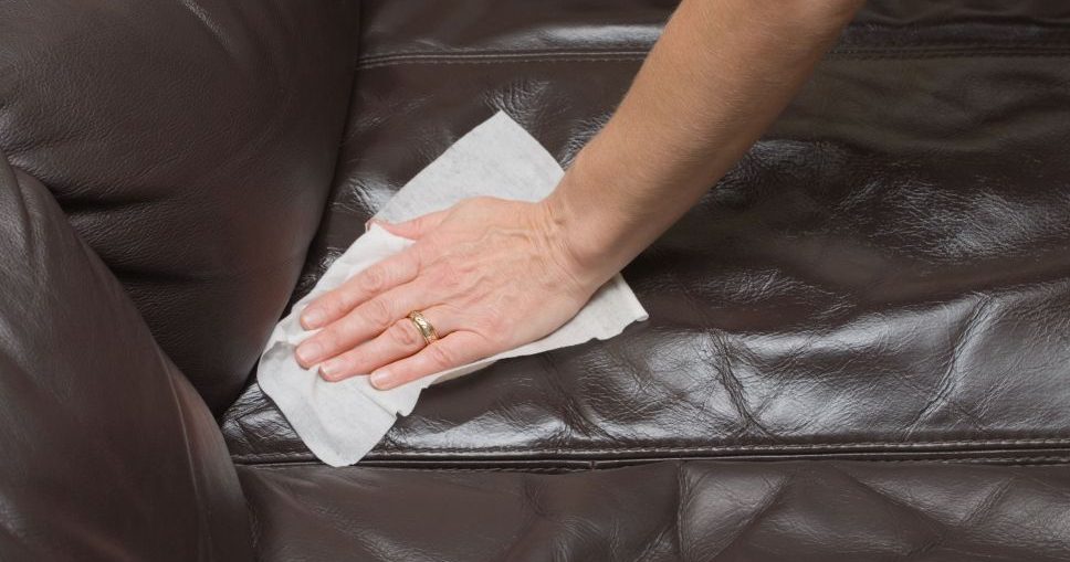 Как убрать засохшие кровяные пятна с дивана: 15 шагов