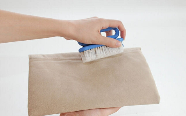 Как почистить замшевую сумку в домашних условиях: 9 способов  | mirnadivane.ru