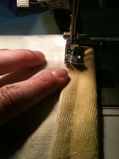 Как подшить шторы и тюль: способы укоротить, как подшивать без машинки