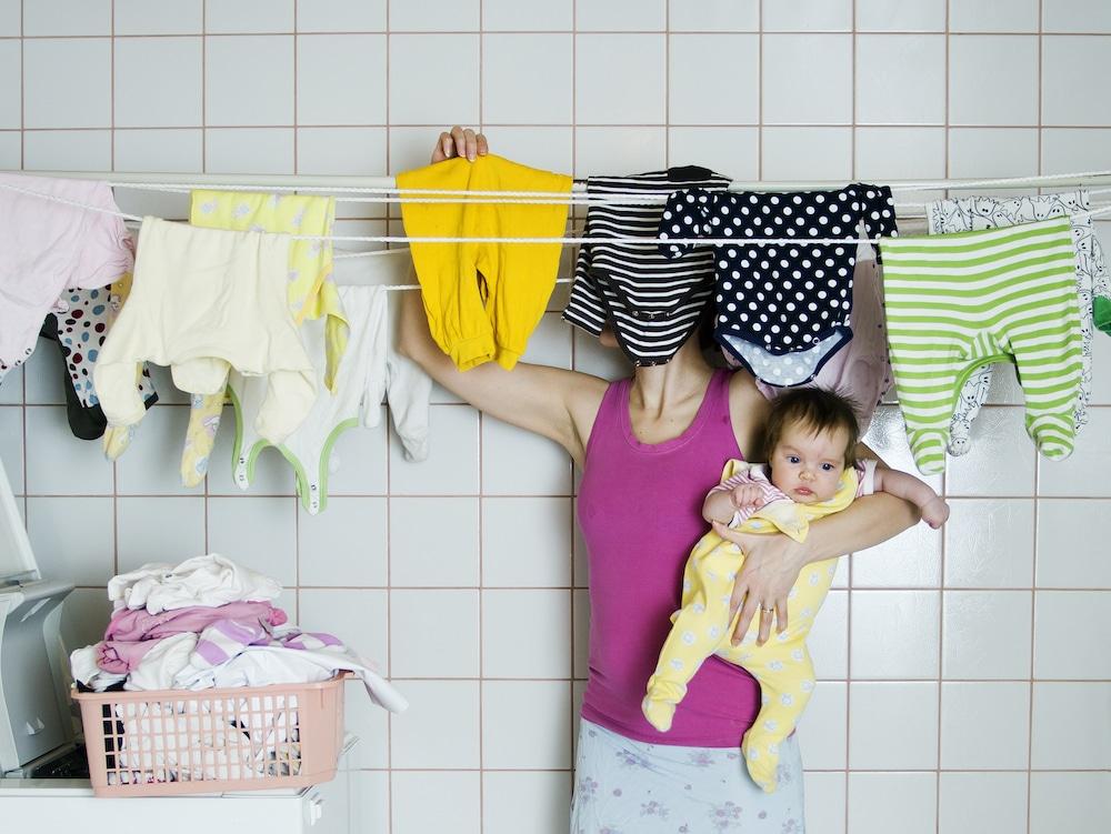 Как быстро высушить одежду после стирки - простые способы