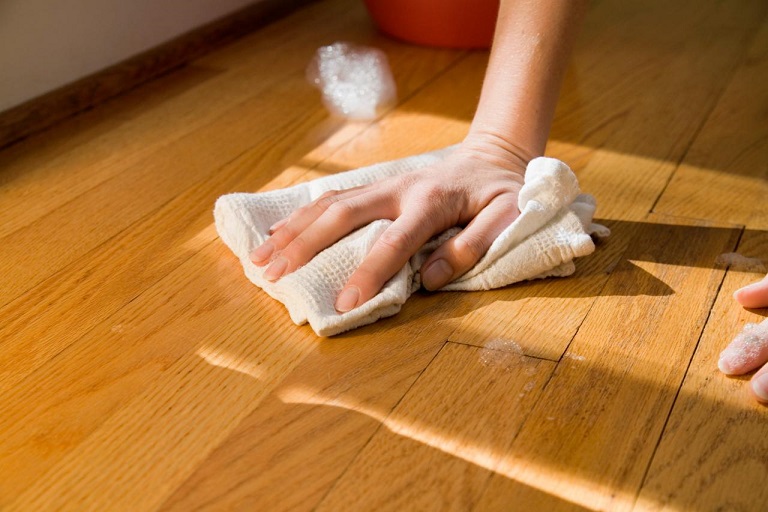 Как мыть ламинат правильно, чтобы не было разводов на полу