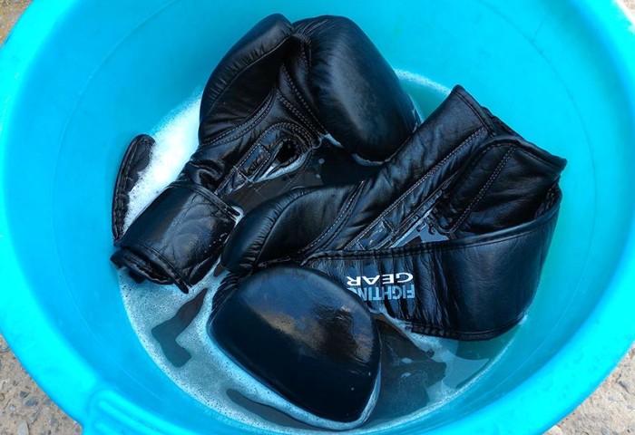 Уход за боксёрскими перчатками: как стирать и избавиться от запаха