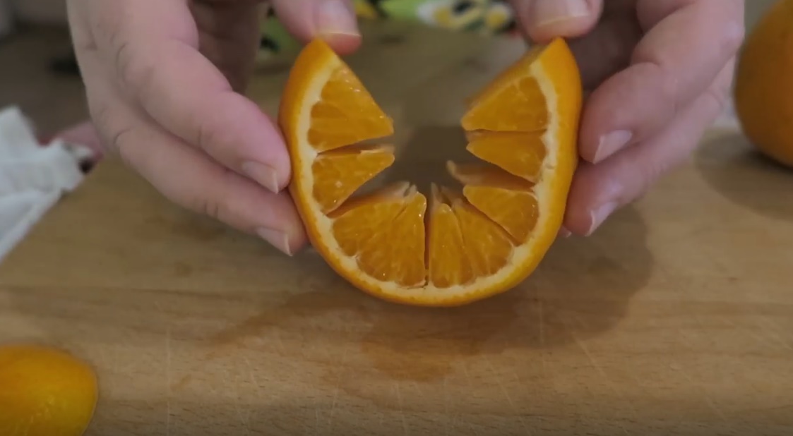 Как почистить апельсин за несколько секунд?