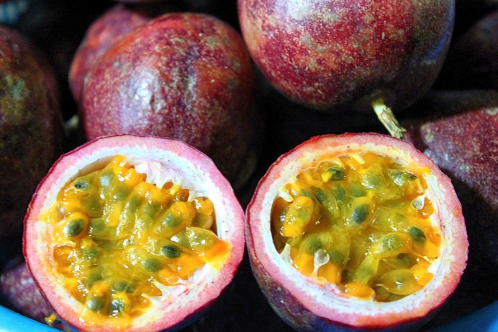 Маракуйя — полезные свойства и вред, как правильно есть и хранить фрукт маракуйя