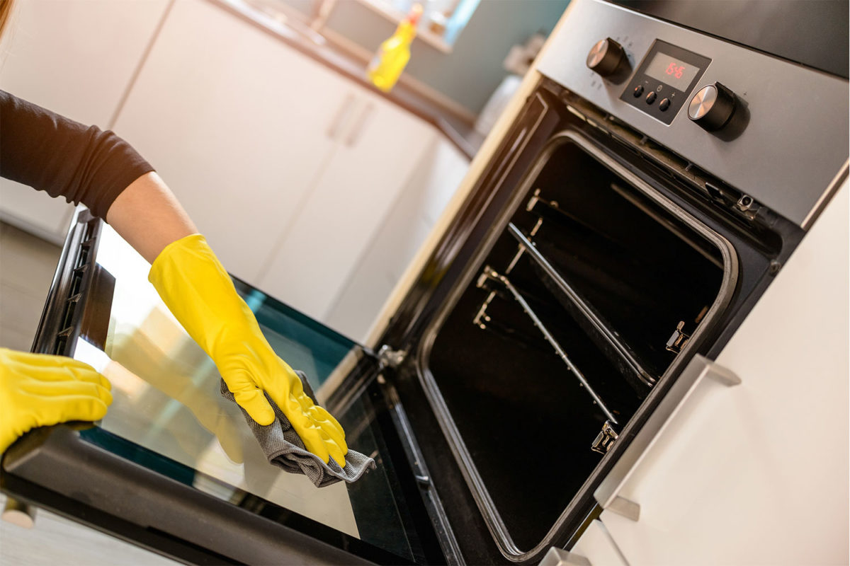 Как очистить духовку: способы очистки духового шкафа от застарелого жира и нагара