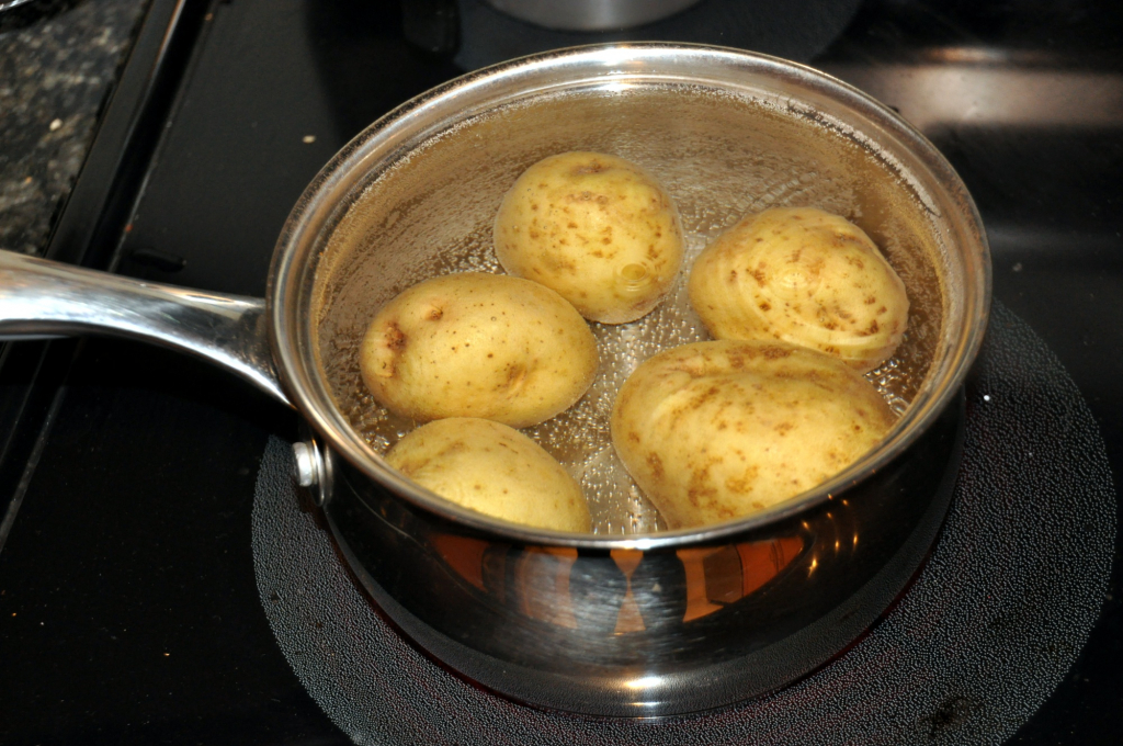 Рецепт, который дала мне бабушка, чтобы картофель всегда оставался целым и не разваривался Секрет приготовления идеальной картошки в мундире