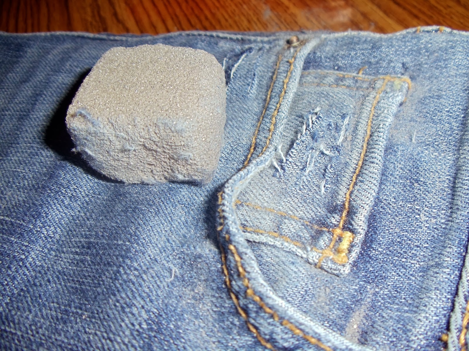 Как отбелить джинсы в домашних условиях: бюджетные способы