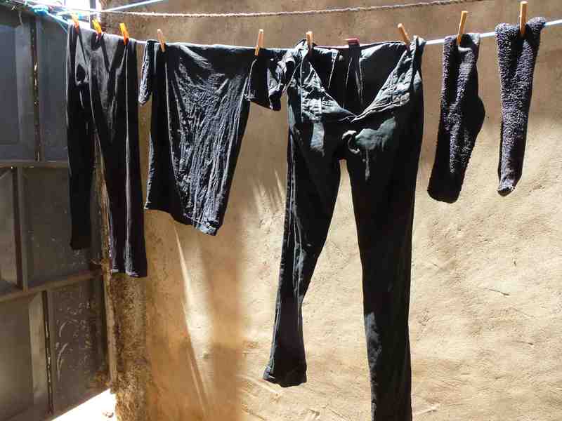 Как восстановить цвет одежды в домашних условиях, как обновить черную вещь