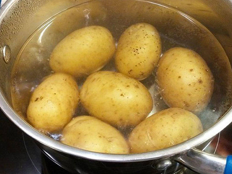 Отварная картошка – старинные и смелые рецепты для экспериментов и гурманов: рецепт с фото