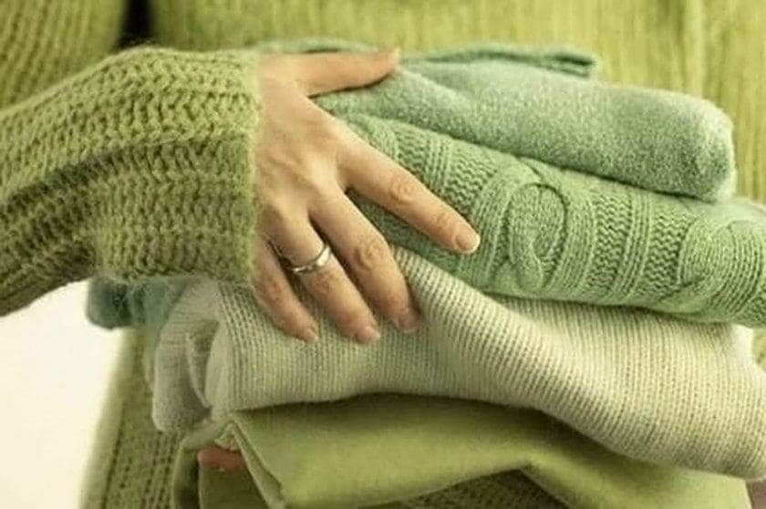 Как постирать шерстяной свитер вручную и в стиральной машине