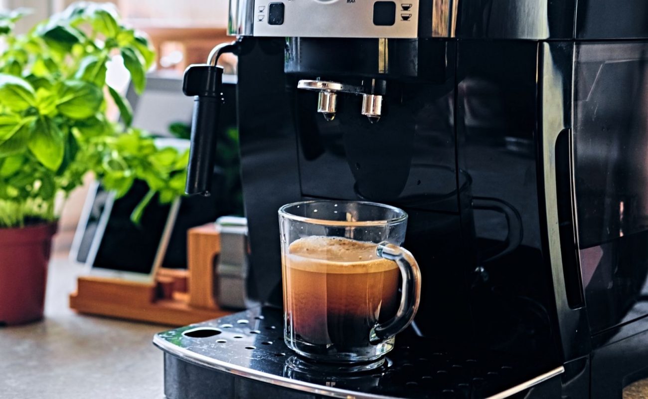Как почистить кофемашину от накипи и кофейных масел и чем промыть капучинатор?
