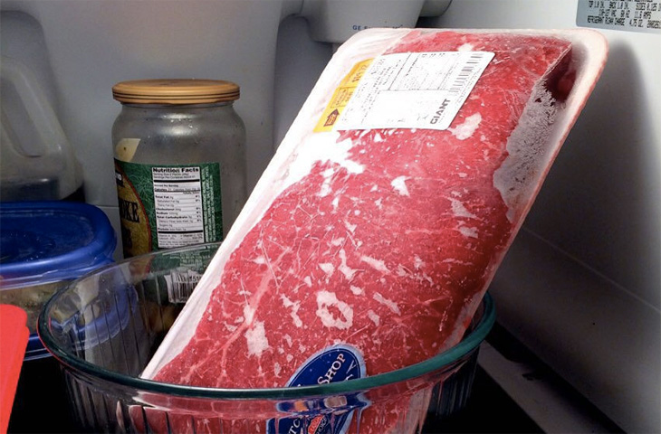 Как быстро разморозить мясо в домашних условиях: способы размораживания мяса. как правильно разморозить мясо в микроволновке, без микроволновки, в мультиварке, духовке, воде, холодильнике, при комнатн
