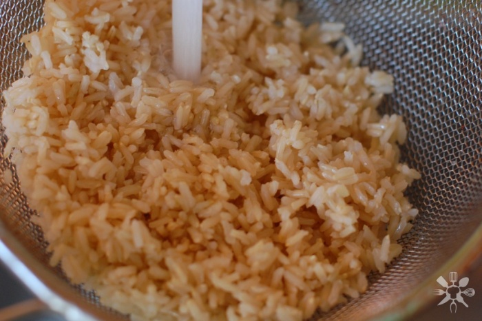Как правильно замачивать и промывать рис для приготовления плова