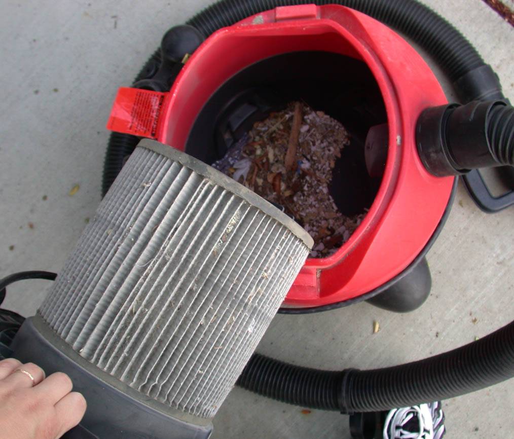Можно ли мыть фильтр от пылесоса: инструкция