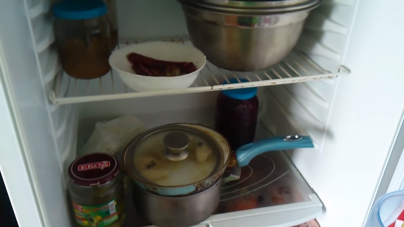 Как и чем очистить холодильник от желтизны снаружи и внутри в домашних условиях