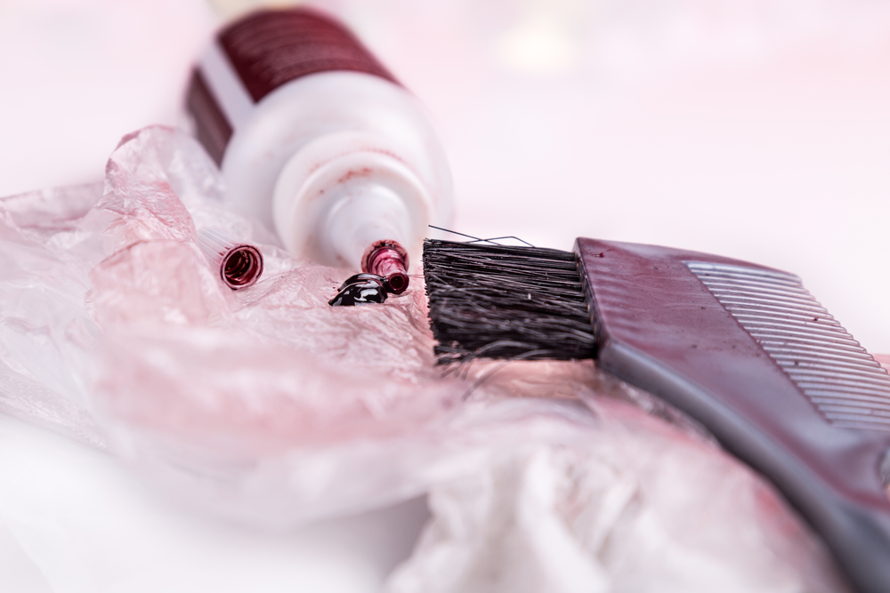 Как отмыть краску для волос с кожи лица и рук в домашних условиях
