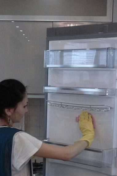 Чем мыть холодильник внутри и снаружи, чтобы не было запаха