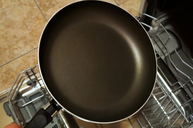 Можно ли мыть горячую сковородку Что с ней будет Какие сковородки могут испортиться от перепада температуры