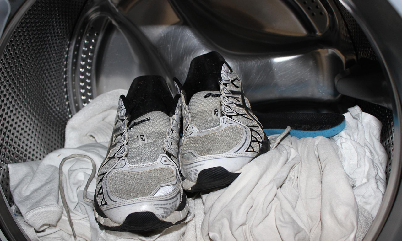 Как правильно стирать кроссовки в стиральной машине - выбор режима и температуры