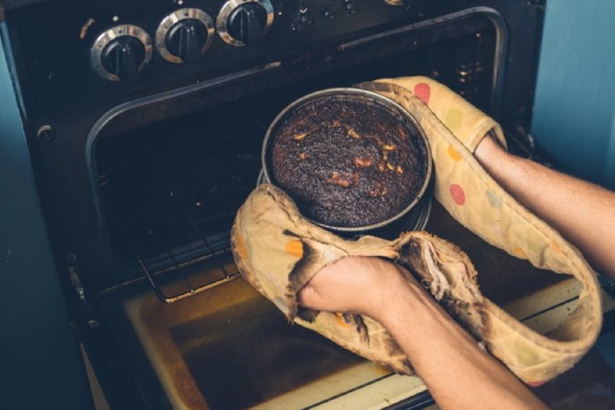 Отличные способы, чтобы выпечка в духовке больше не подгорала, а верх был румяным