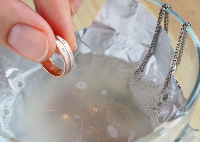 Как почистить украшения с бриллиантами в домашних условиях