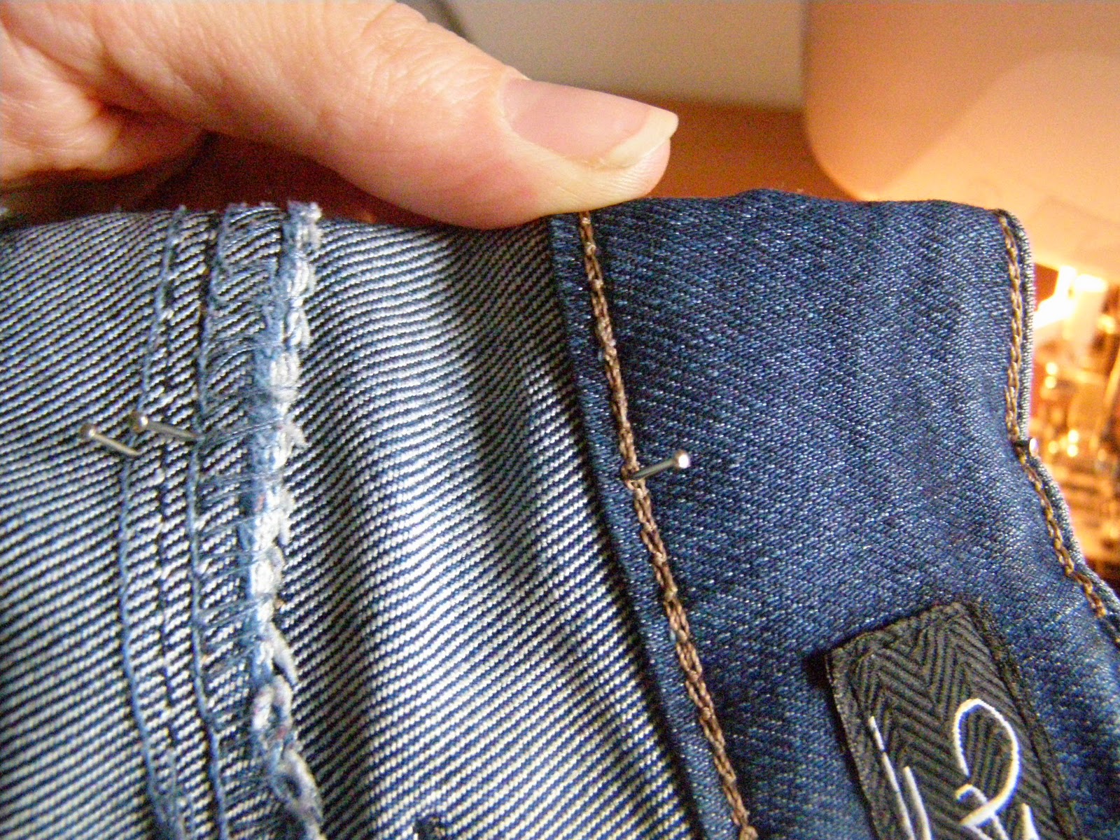 Как правильно подшить джинсы вручную без машинки