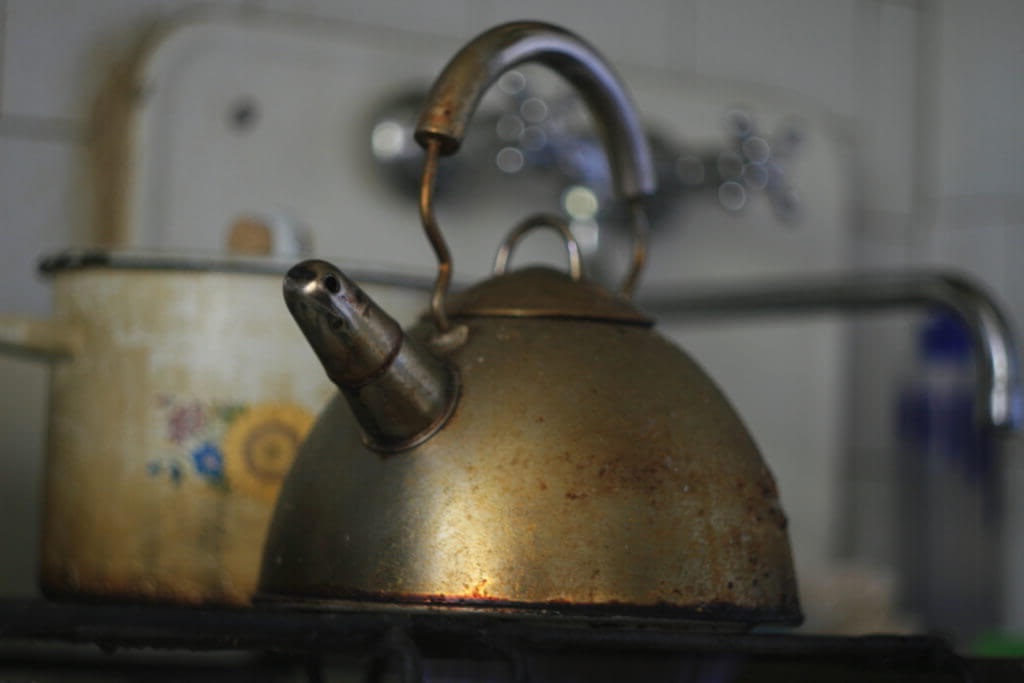 Как очистить чайник от жира и нагара снаружи в домашних условиях
