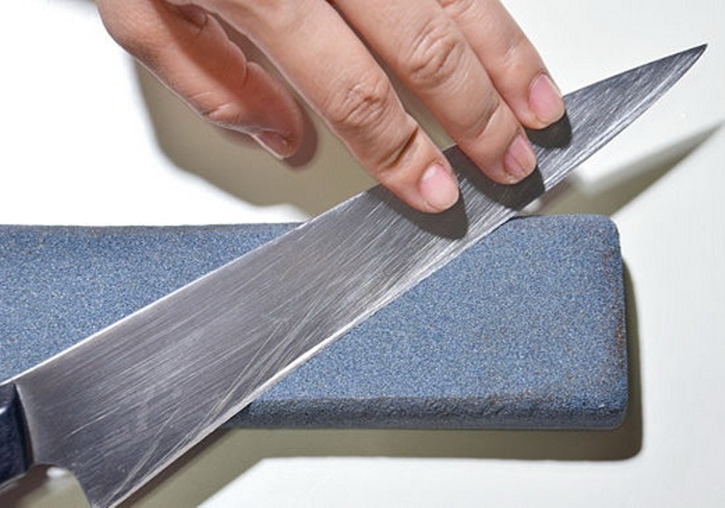 Чем наточить нож, если нет оселка или точильного камня: 9 способов заточки в домашних условиях