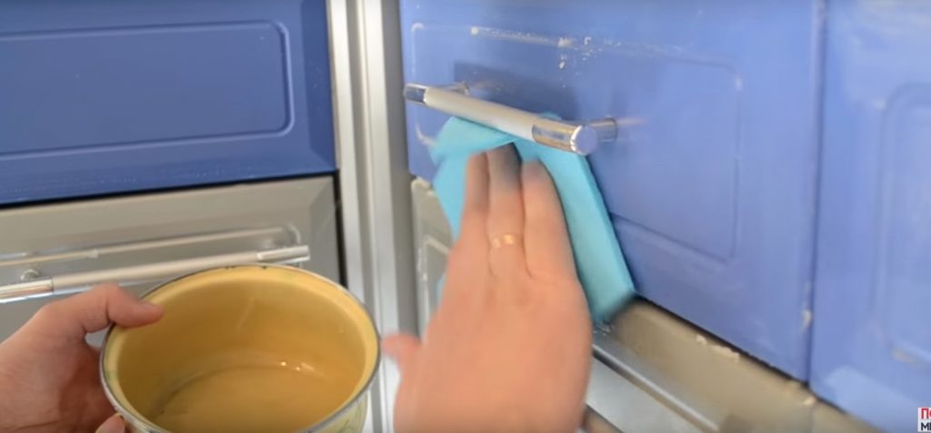 Как отмыть кухню от жира в 2 минуты: лучшее средства для очистки кухонных шкафов от грязи