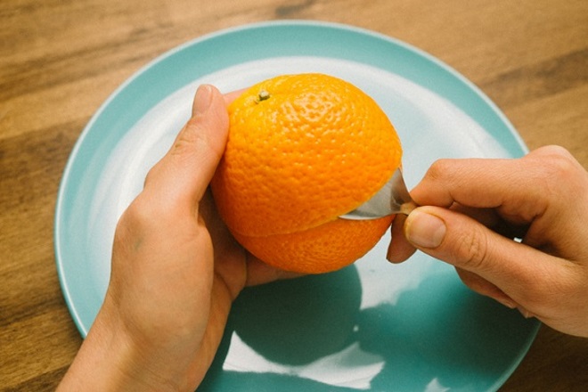 Как почистить апельсин легко и быстро