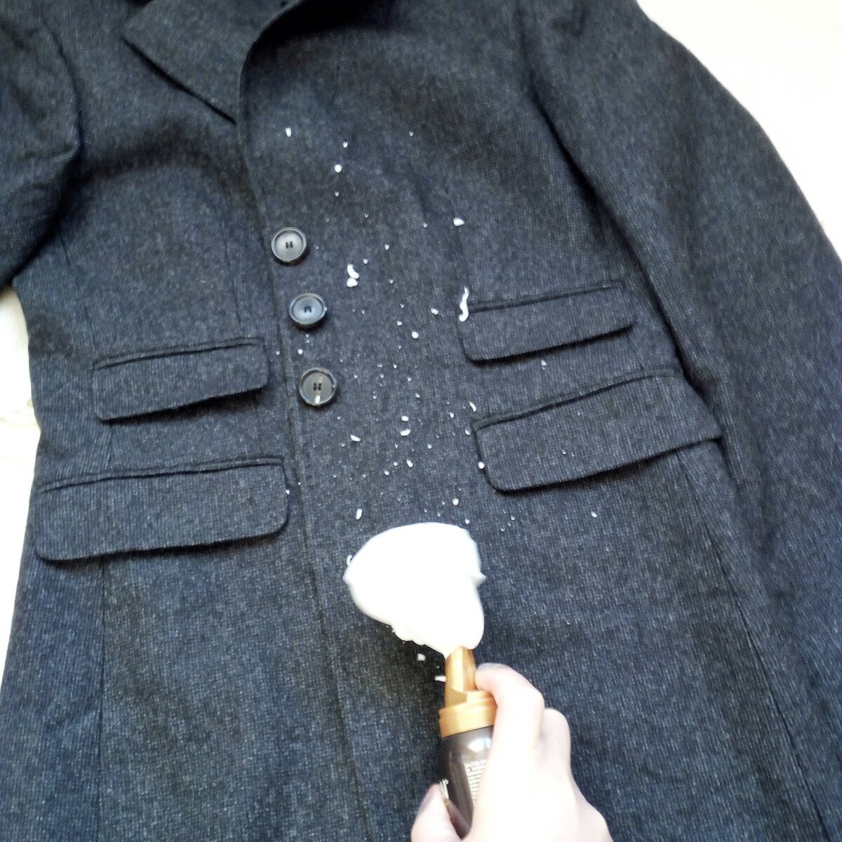 Как почистить драповое пальто: 7 строгих правил