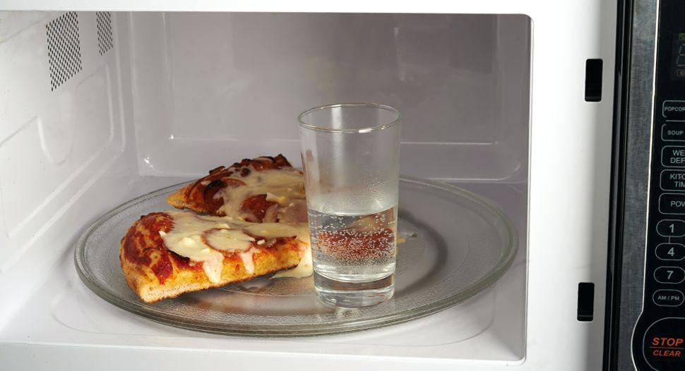 Как приготовить замороженную пиццу в микроволновке