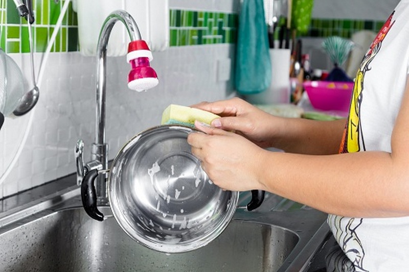 Как мыть посуду быстро и экологически чисто: используем народные методы