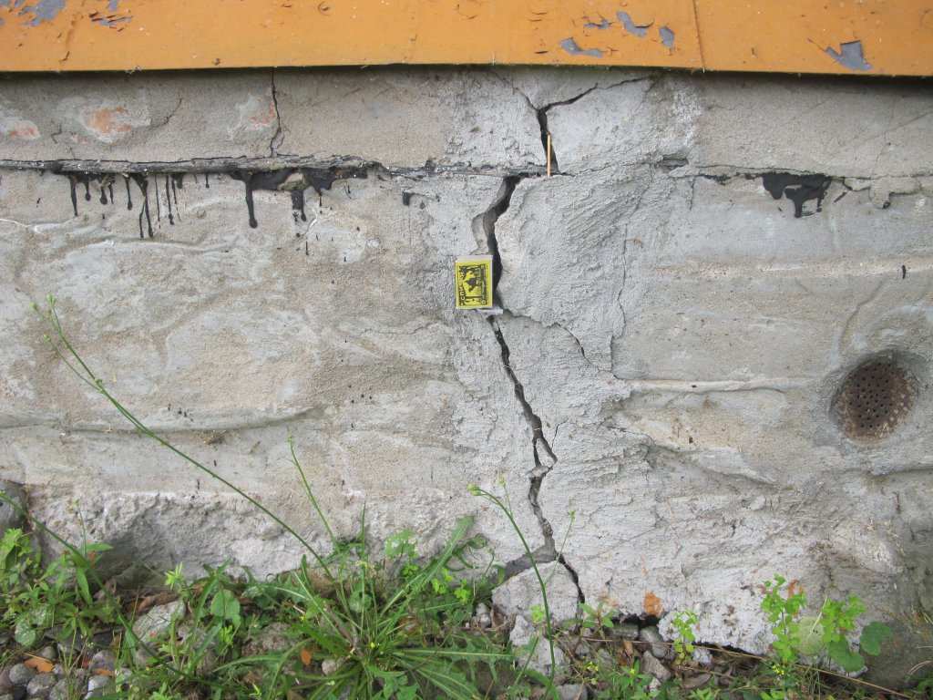 Почему крошится, трескается, разрушается бетон в фундаменте, дорожке, столбе? причины разрушения бетона