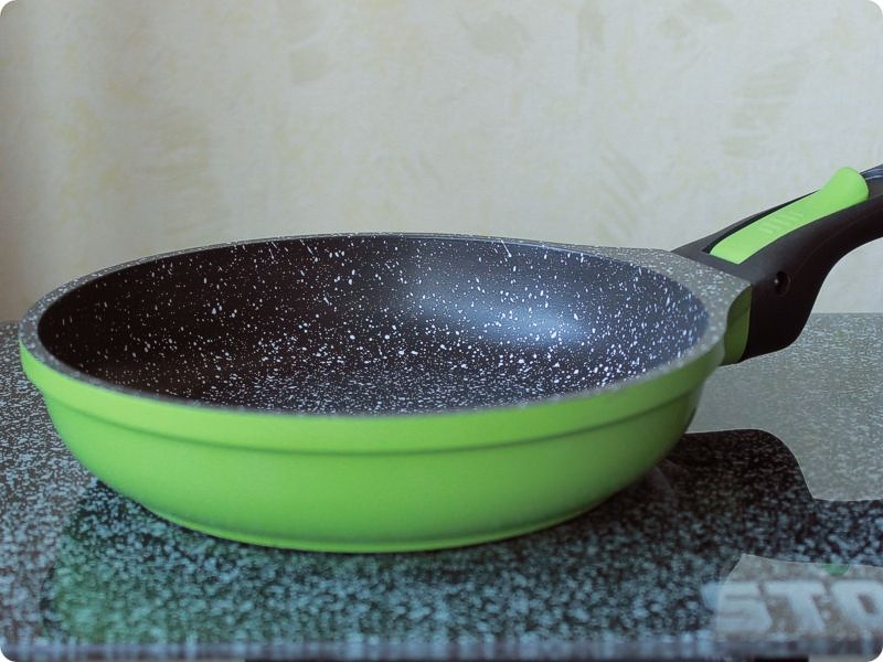 Как очистить тефлоновую сковороду от нагара снаружи и внутри – едана
