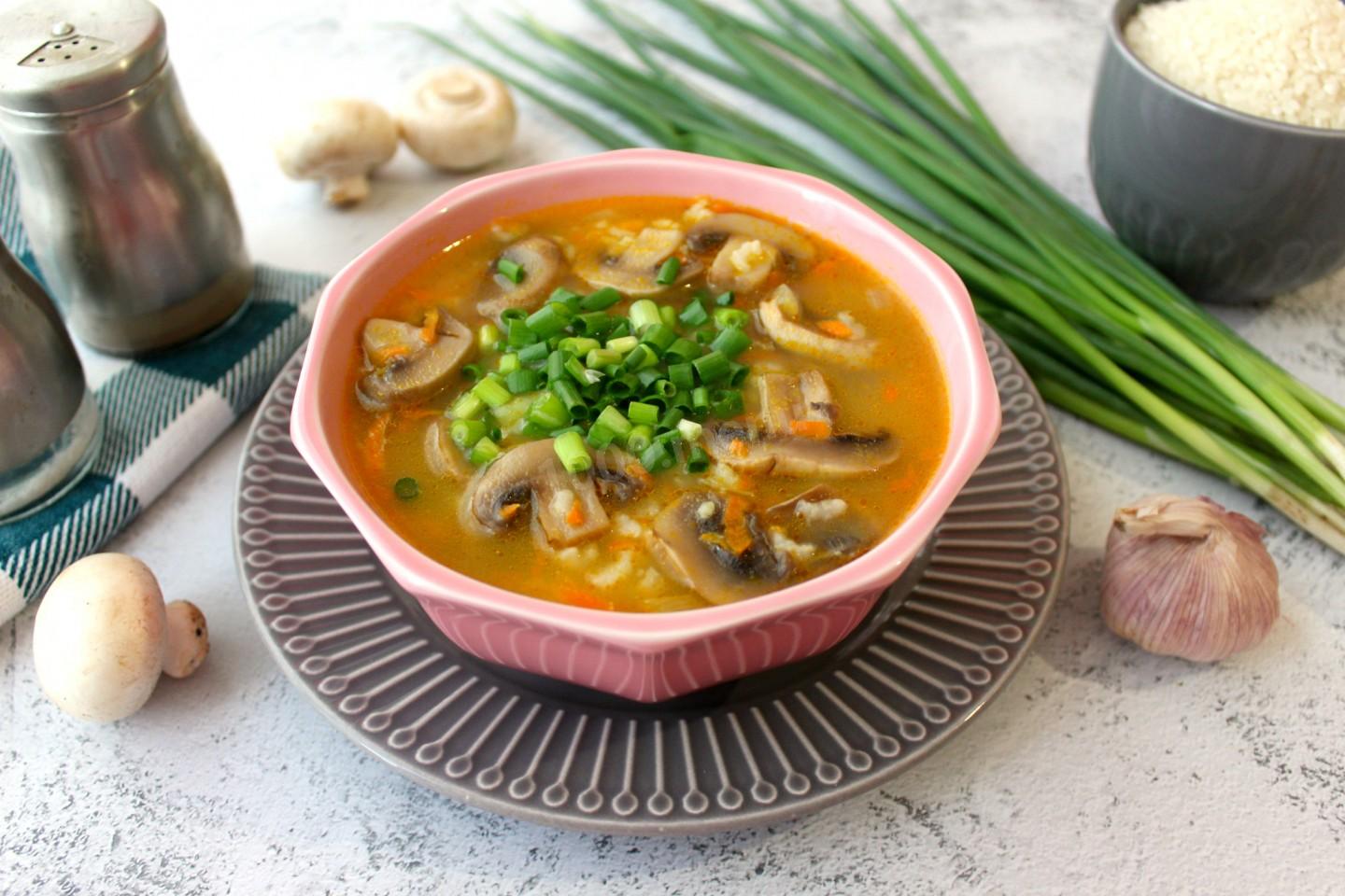 Суп с грибами рисом и картошкой. Грибной суп «по-ленинградски». Грибной суп Ингредиенты. Для супа. Суп картофельный с грибами.