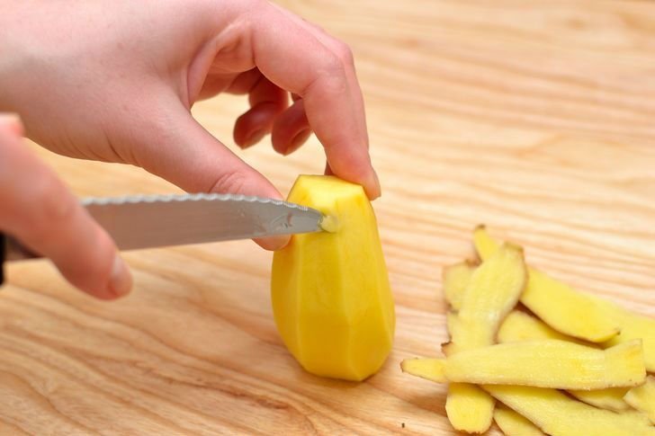ᐉ как почистить картошку (в т. ч. молодую) быстро – 8 методов - roza-zanoza.ru
