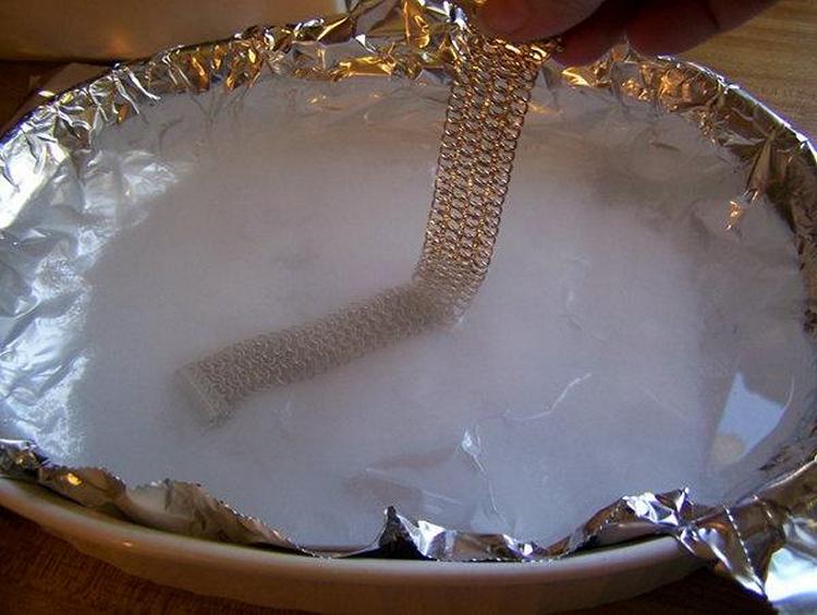 Как почистить серебро в домашних условиях от черноты и налета