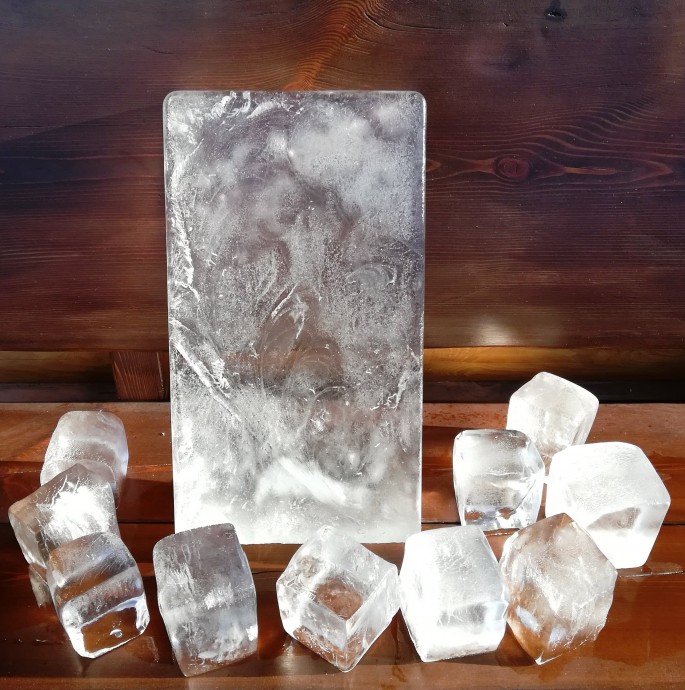 Как сделать лед в домашних условиях, чтобы он получился прозрачным, если нет формочек?